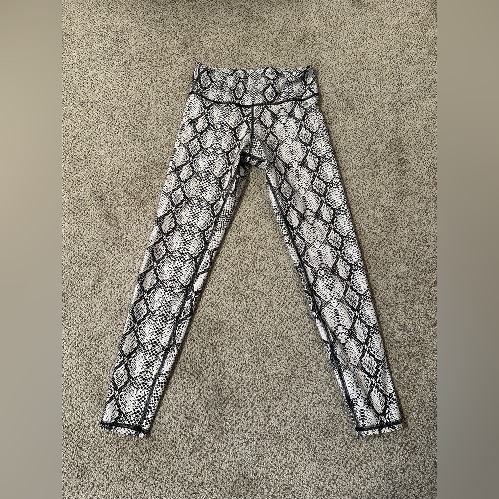 Women's Size Small 7/8 Snakeskin Print Black & White High Waisted Leggings